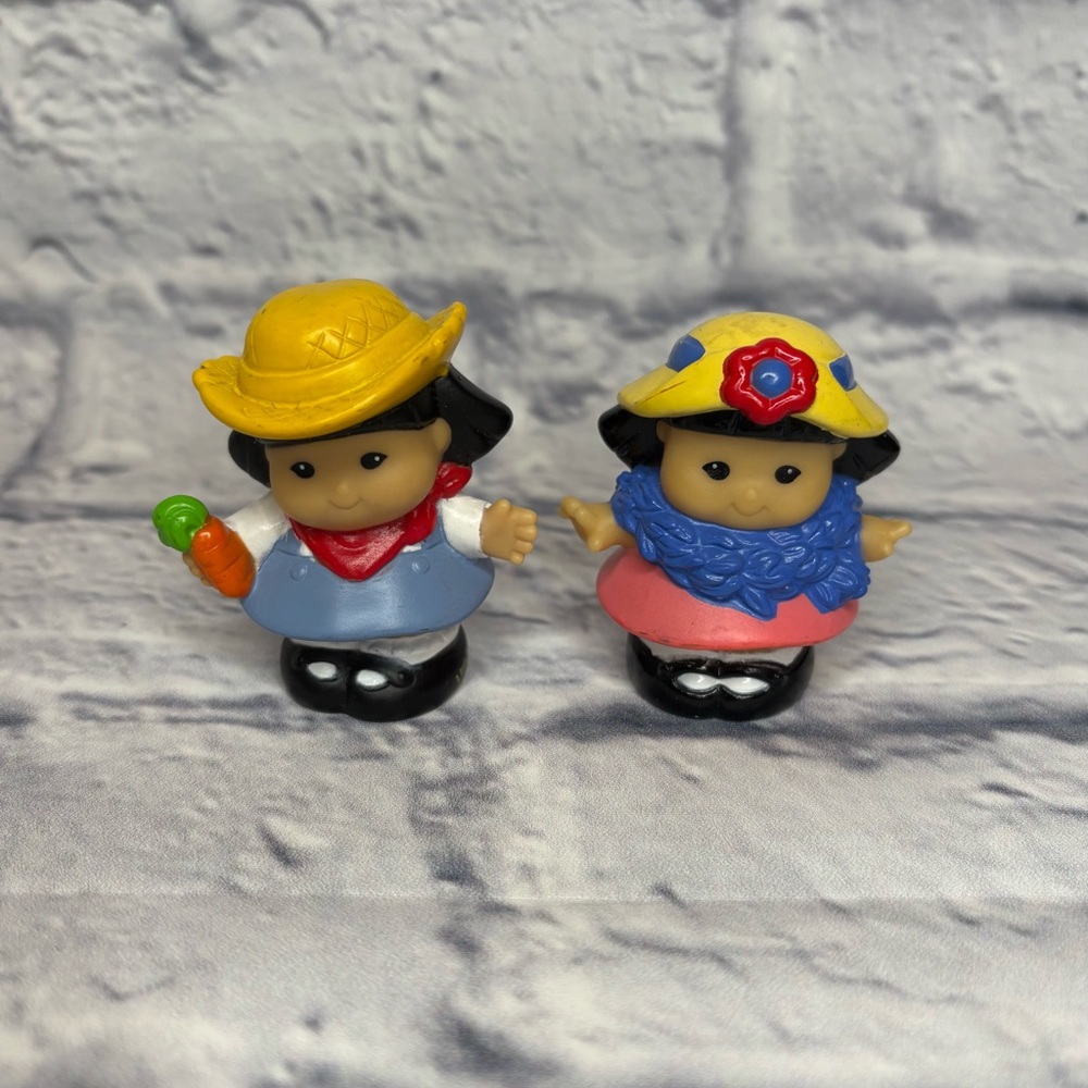 Fisher Price Little People 2002 “Sonya” farmer + tea party figurine